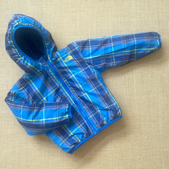 LIKE NEW EUC The North Face reversible insulated jacket, plaid to navy - Picture 8 of 13